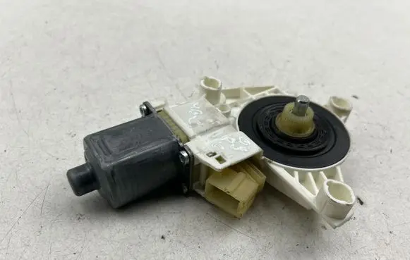 Mercedes-Benz C W204 Rear door window regulator motor 0130822442