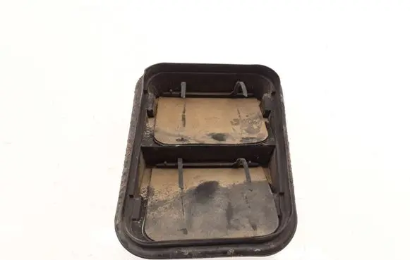 Nissan Qashqai Quarter panel pressure vent 