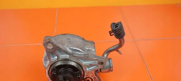 Mazda 6 Vacuum pump K2102 SH01