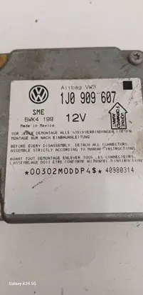 Audi A4 S4 B5 8D Airbag control unit/module 1J0909607 40980314