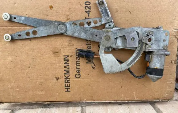Jaguar XJ X40 Front door window regulator with motor F420