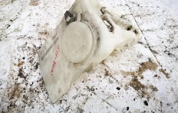 Mercedes-Benz C W202 Windshield washer fluid reservoir/tank 2028690020