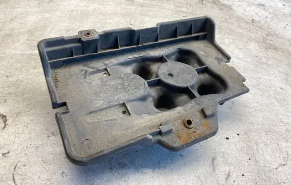 Volkswagen Golf IV Battery tray 1j0915333