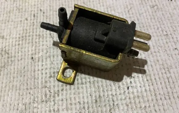 Mercedes-Benz E W210 Turbo solenoid valve a0015408697 0015408697