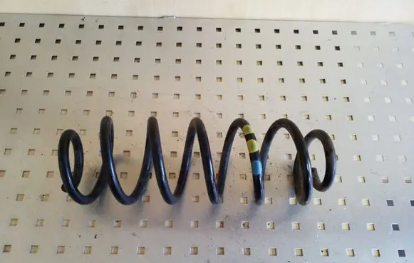 Volkswagen Golf V Rear coil spring