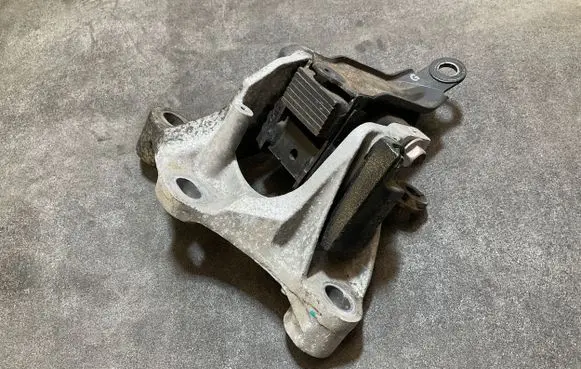 Mazda 2 Engine mount bracket DA6T