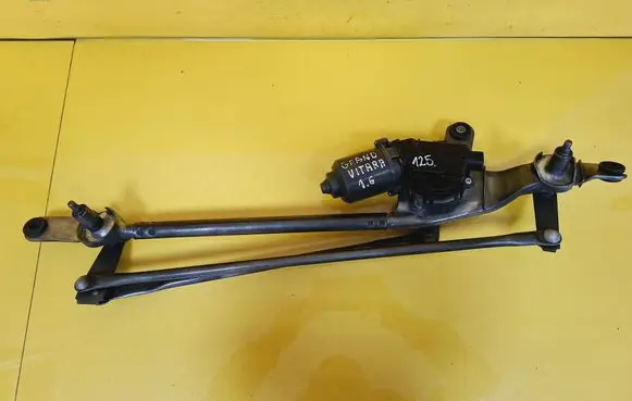 Suzuki Grand Vitara II Front wiper linkage and motor 38110-65J10
