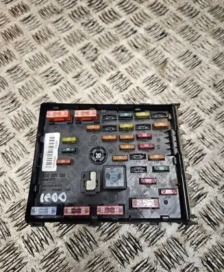 Volkswagen PASSAT B6 Fuse module 3C0937125