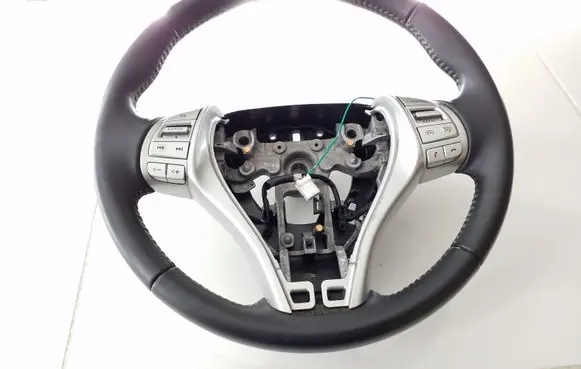 Nissan Qashqai Steering wheel 484304EM5B 34221161A
