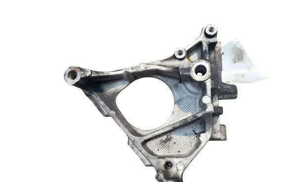 Nissan X-Trail T30 Engine mounting bracket