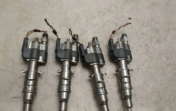 BMW 3 E90 E91 Fuel injectors set 7589048 10181010