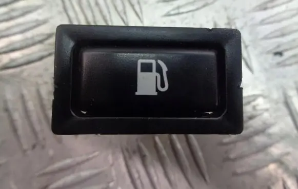 Toyota Avensis T250 Fuel tank opening switch 