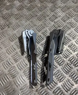 Audi A4 S4 B7 8E 8H Engine bonnet/hood hinges 8H0823301 8H0823302