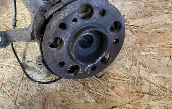 Mercedes-Benz C W203 Rear wheel hub spindle/knuckle 