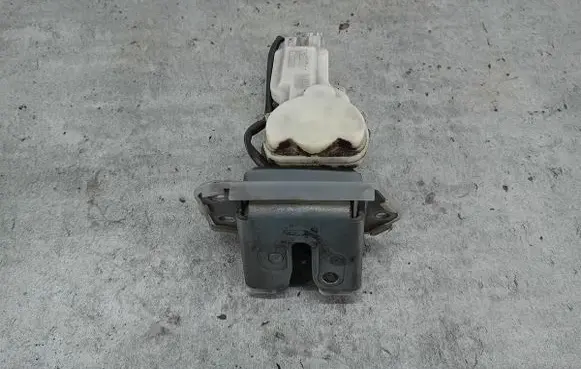 Suzuki Swift I Tailgate lock latch B6765