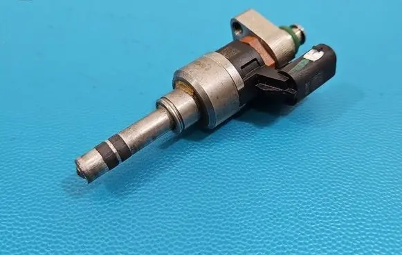 Opel Astra K Fuel injector 55577403 IMPRK1569980