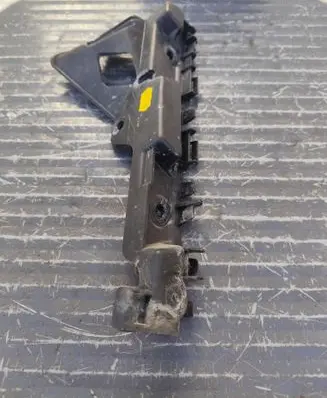 Renault Trafic III (X82) Front bumper mounting bracket 622217405R