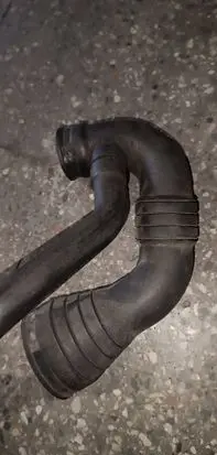 Volkswagen PASSAT B5 Intercooler hose/pipe 8D0129615A