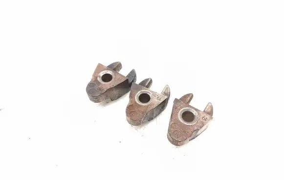 Peugeot 3008 I Fuel Injector clamp holder 