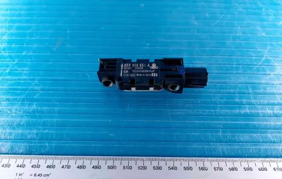 Audi A4 S4 B7 8E 8H Airbag deployment crash/impact sensor 8E0959651A