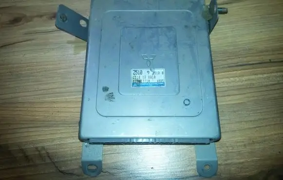 Mazda 323 Engine control unit/module z51018881b e2t81771m