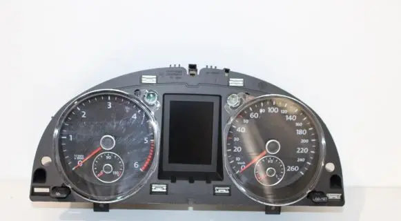 Volkswagen PASSAT B7 Speedometer (instrument cluster) 3AA920870D