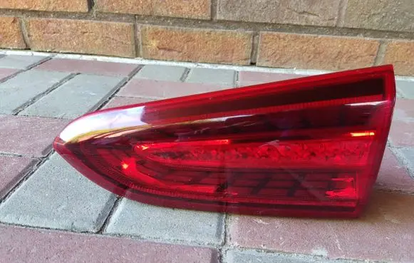 Tailgate rear/tail lights