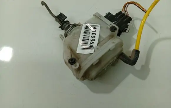 Volkswagen PASSAT B4 Central locking vacuum pump 357862153H
