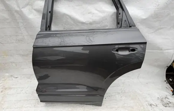 Volkswagen Touareg III Rear door 760833207