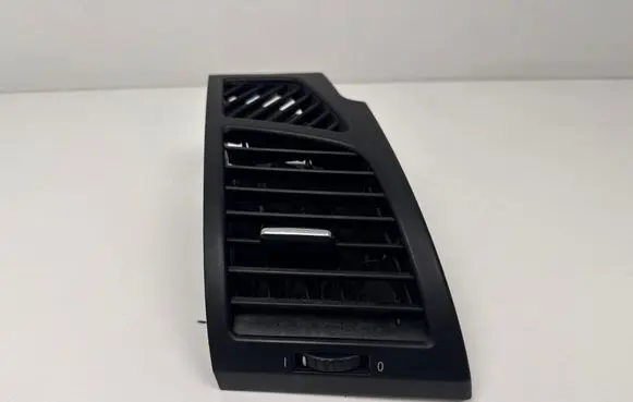 BMW 1 E82 E88 Dashboard side air vent grill/cover trim 7059188 5160 P0102044