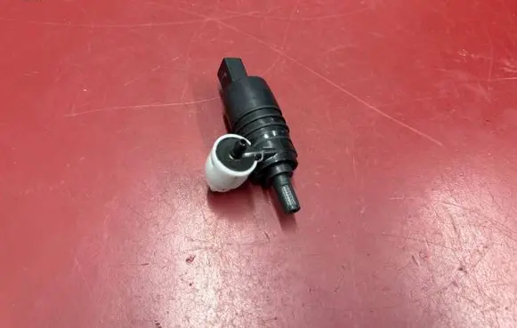 BMW X3 G01 Windscreen/windshield washer pump 7388349 67127388349