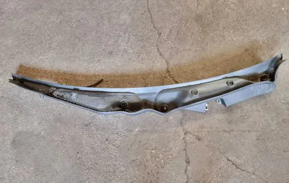 Mercedes-Benz E W212 Wiper trim A2128301013 A2128300013