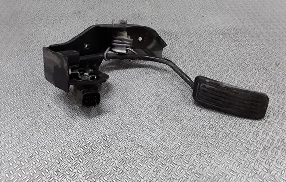 Toyota Avensis T250 Accelerator throttle pedal