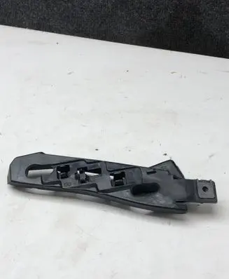 Front bumper mounting bracket