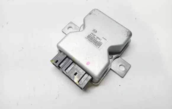 Mazda 3 III Fuel injection pump control unit/module PE0218561