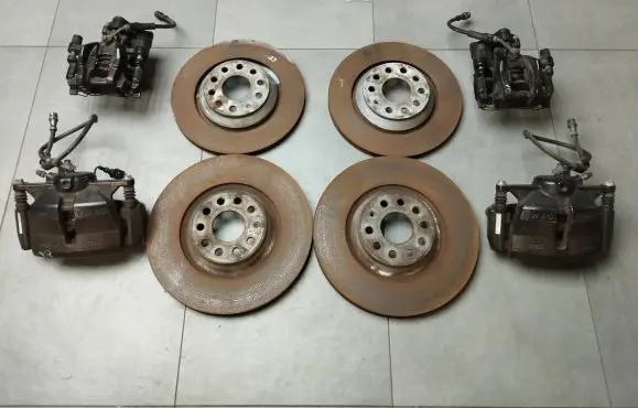 Volkswagen Golf VII Brake discs and calipers set 5Q0615405CT 5Q0615406CT