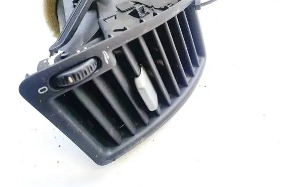Volvo XC90 Dash center air vent grill 3409399