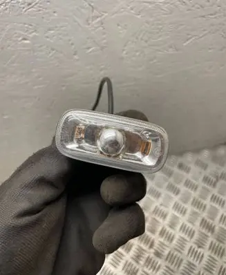 Front fender indicator light