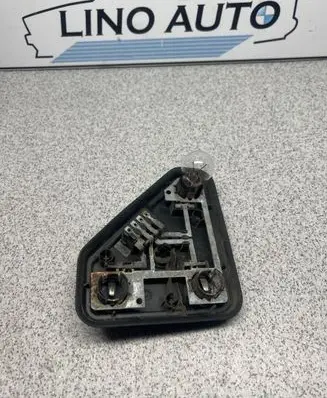 BMW 5 E39 Tail light bulb cover holder 8371325