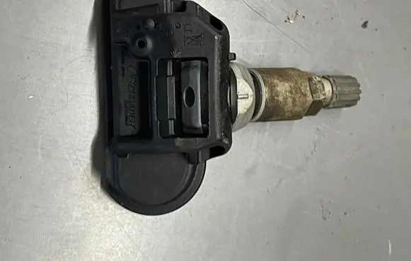 Mercedes-Benz C W205 Tire pressure sensor CCAJ13LP0300T2 254GAGG4
