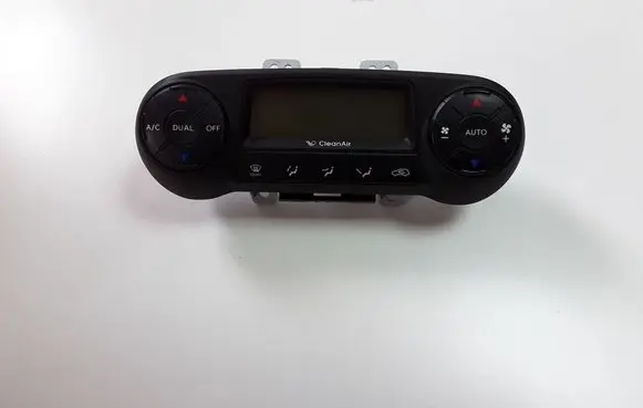 Hyundai ix35 Air conditioner control unit module 972502Y601