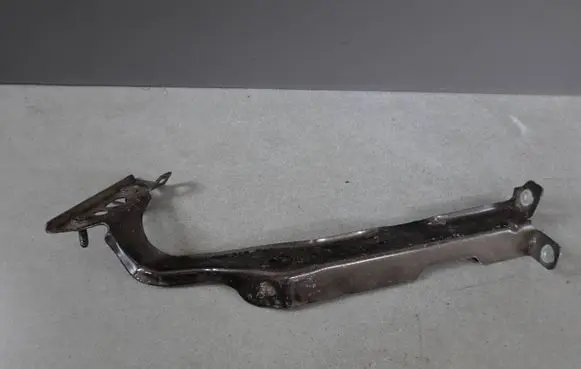Audi A4 S4 B8 8K Fender mounting bracket 8K0821135 8K0821135H