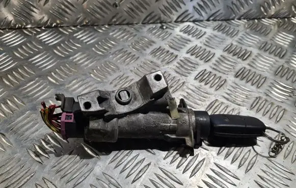 Audi A4 S4 B5 8D Ignition lock 4B0905851C