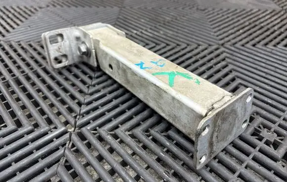 Audi Q7 4M Radiator support slam panel bracket 4M0802037A