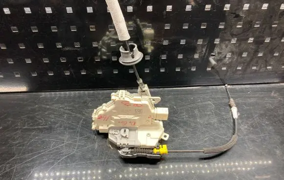 Audi Q3 8U Rear door lock 4G0839016C