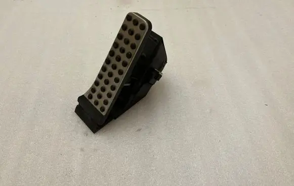 Mercedes-Benz GLC X253 C253 Accelerator throttle pedal A2533000104