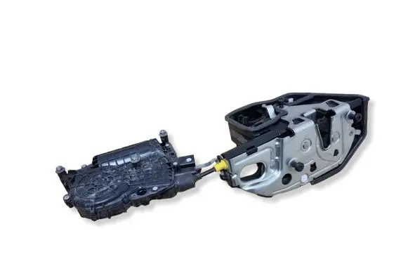 BMW X6 E71 Front door lock 7167582