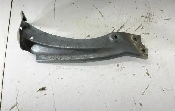 Skoda Superb B8 (3V) Fender mounting bracket 3V0821142 36117 C70C130000