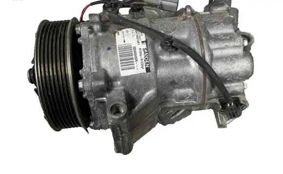Renault Clio V Air conditioning (A/C) compressor (pump) 926005450R