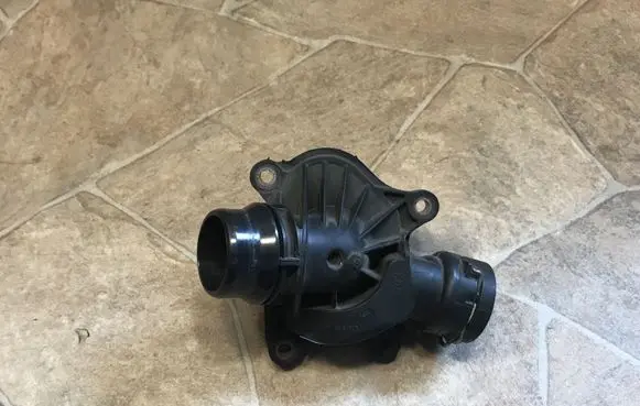 BMW 7 E65 E66 Thermostat 2248038